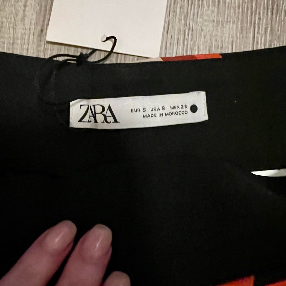 Zara High Waisted Geometric Print Shorts - Picture 3 of 5